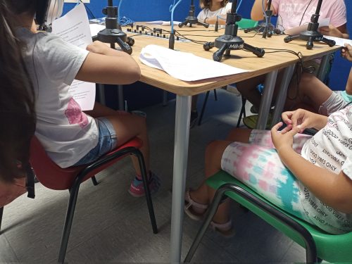 Comunic@T reune a peques del barrio y a jóvenes estudiantes para intercambiar experiencias